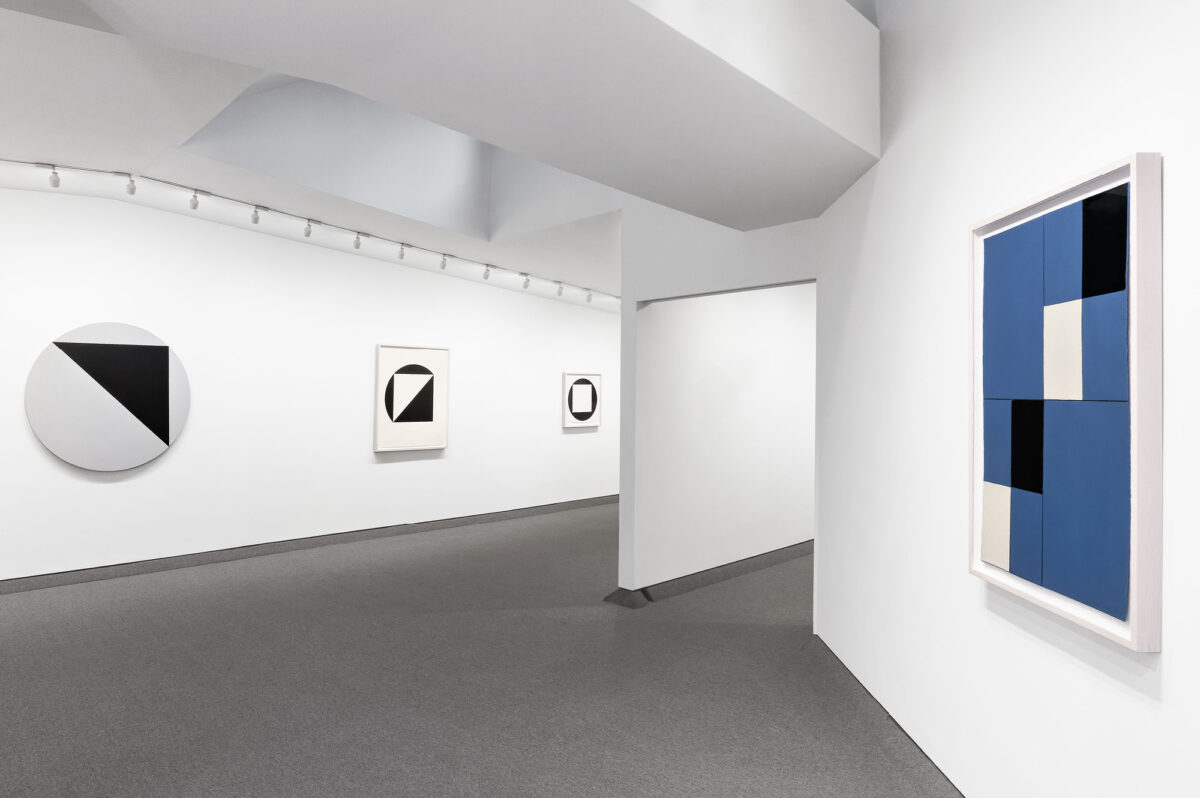 Installation view of "Leon Polk Smith: Circle and Square, 1948-1987" at Krakow Witking Gallery