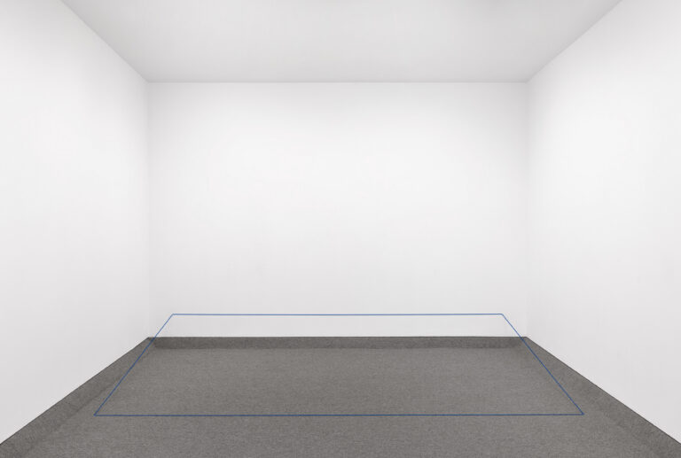 Untitled by Fred Sandback, a 1970 Installation at Krakow Witkin Gallery, Boston